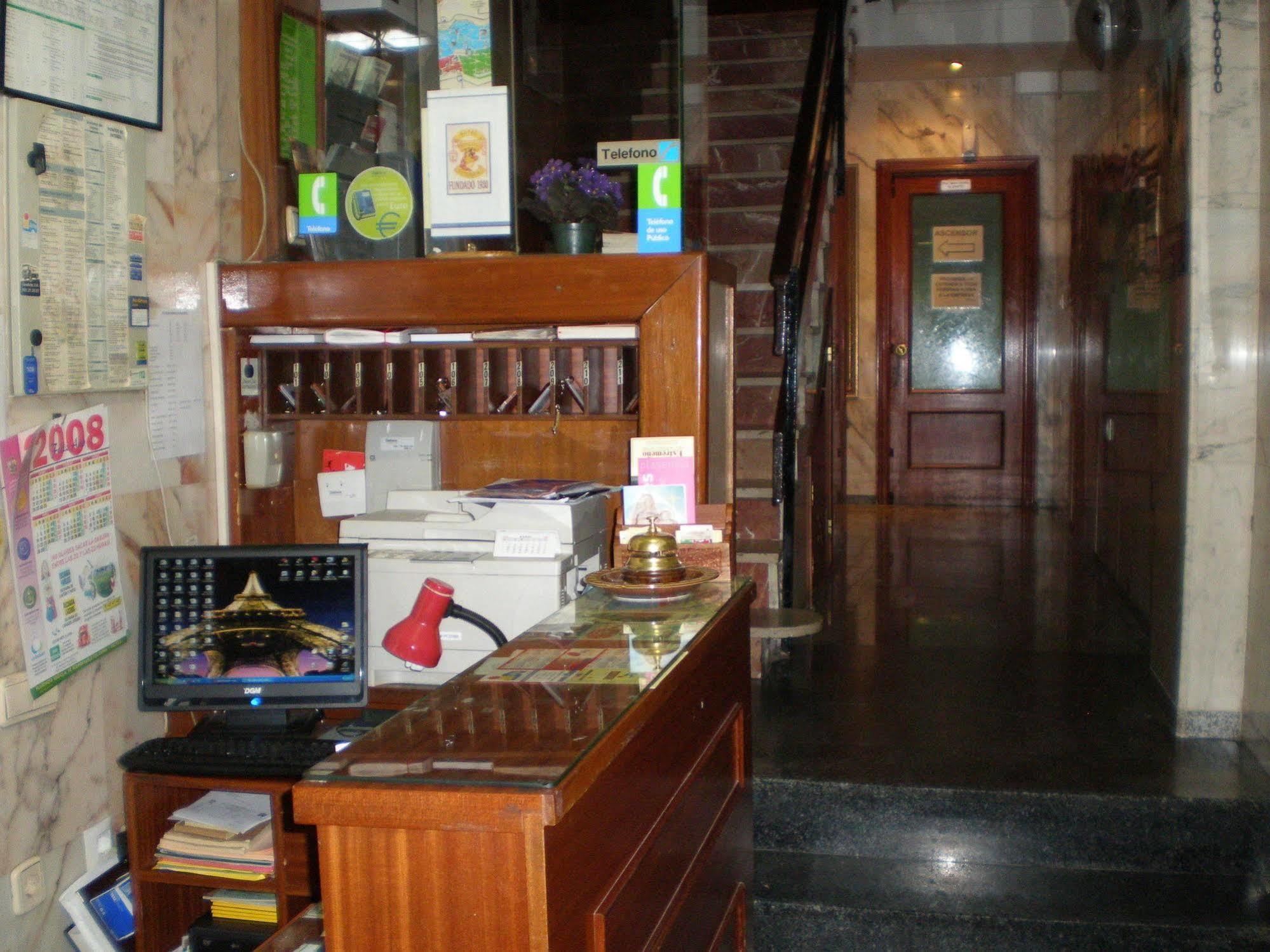 Rincon Extremeno Hotel Plasencia Exterior photo